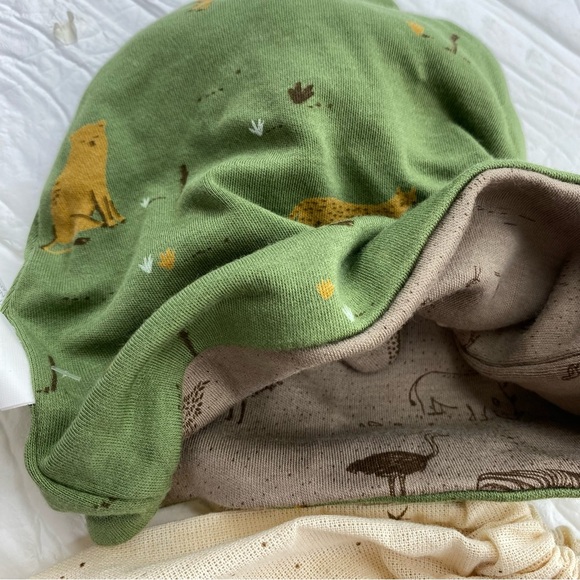 New Red Caribou & Rabbit Ladders Baby Accessories, Gifts, Booties, Beanie - Picture 3 of 11